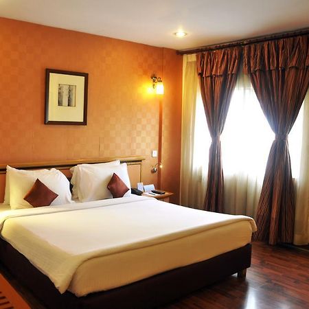 Indismart Hotel Calcutta Eksteriør billede