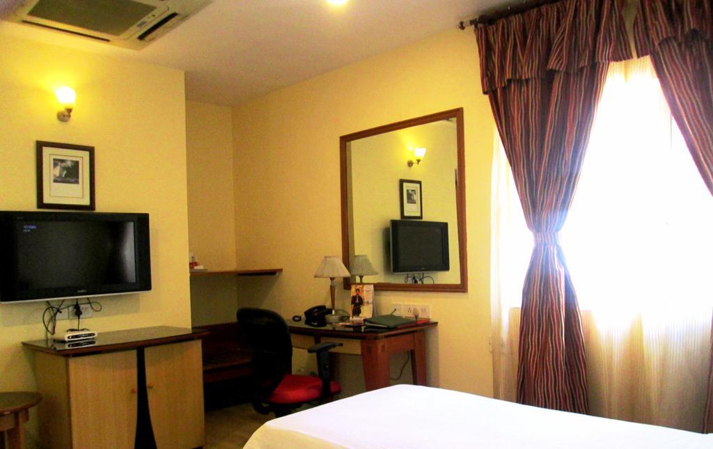 Indismart Hotel Calcutta Eksteriør billede