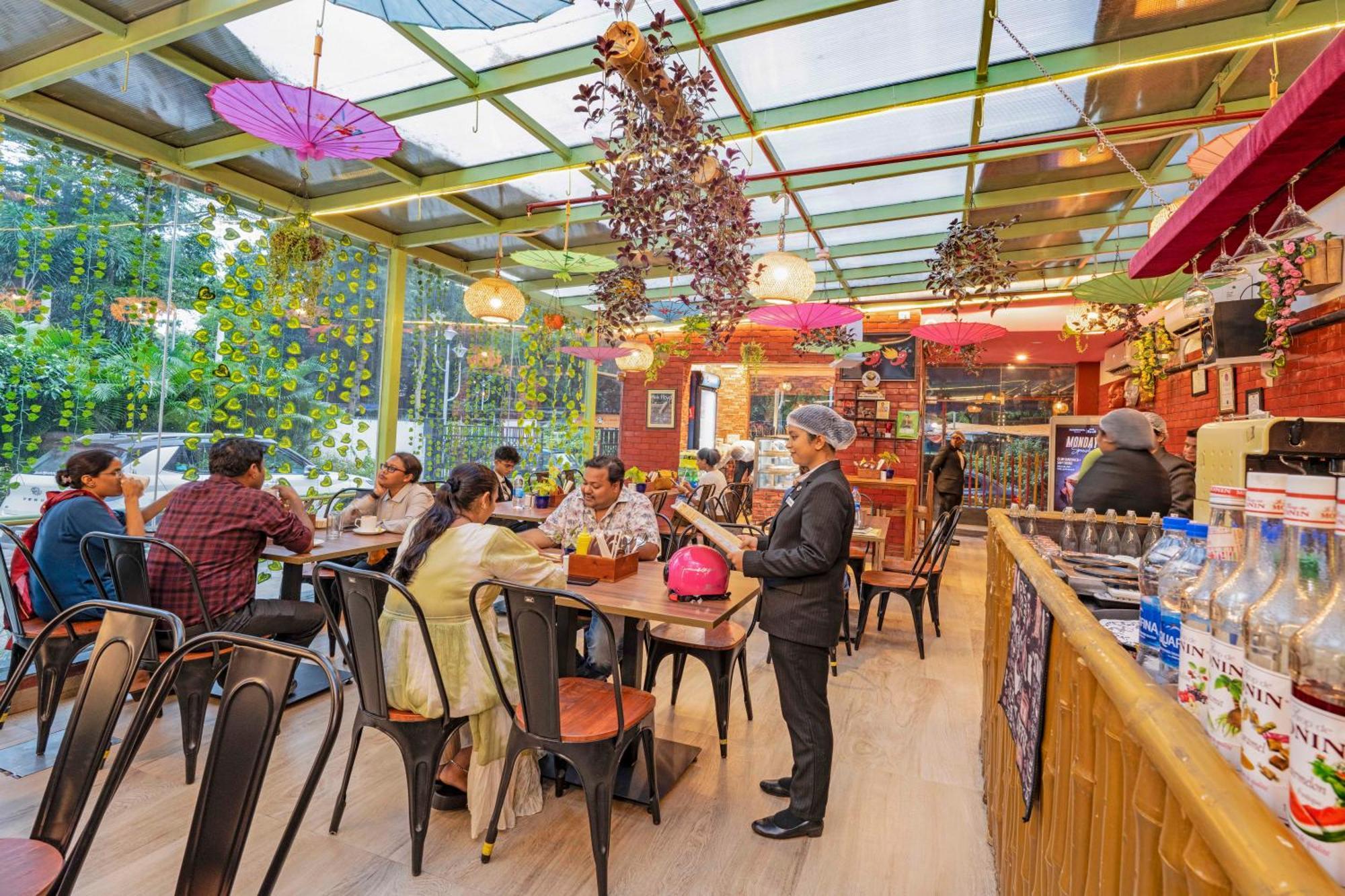Indismart Hotel Calcutta Eksteriør billede