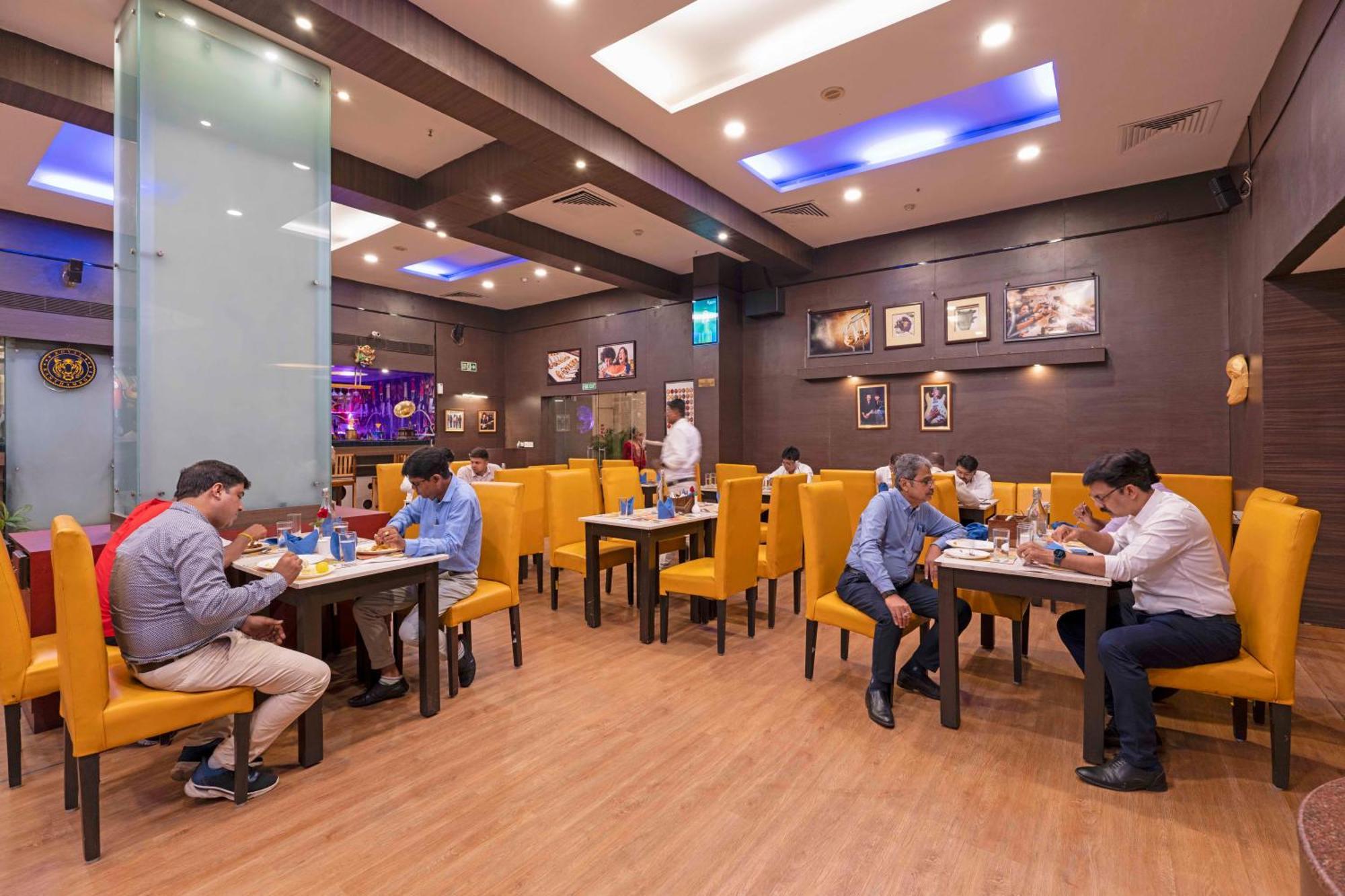 Indismart Hotel Calcutta Eksteriør billede