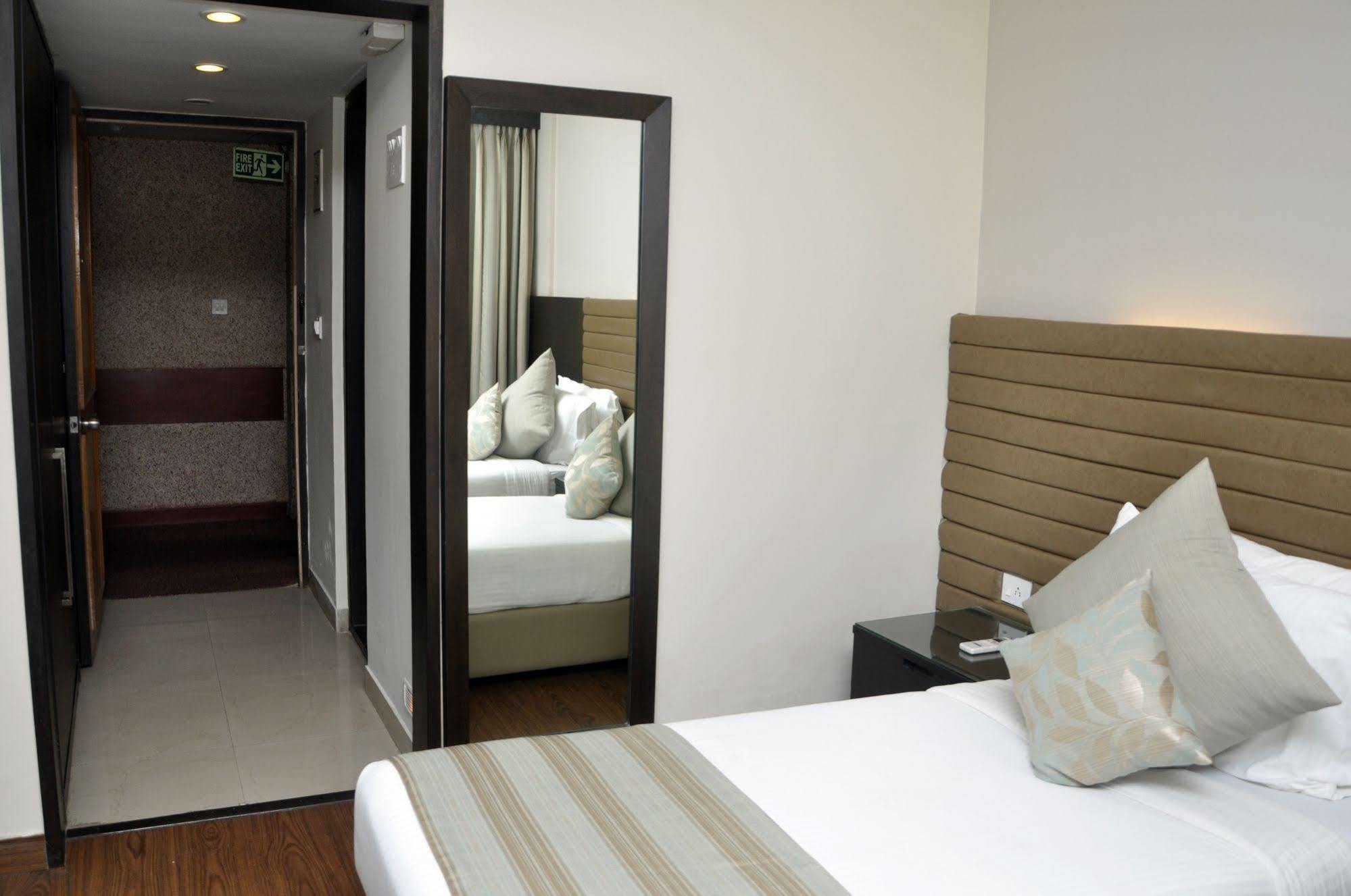 Indismart Hotel Calcutta Eksteriør billede