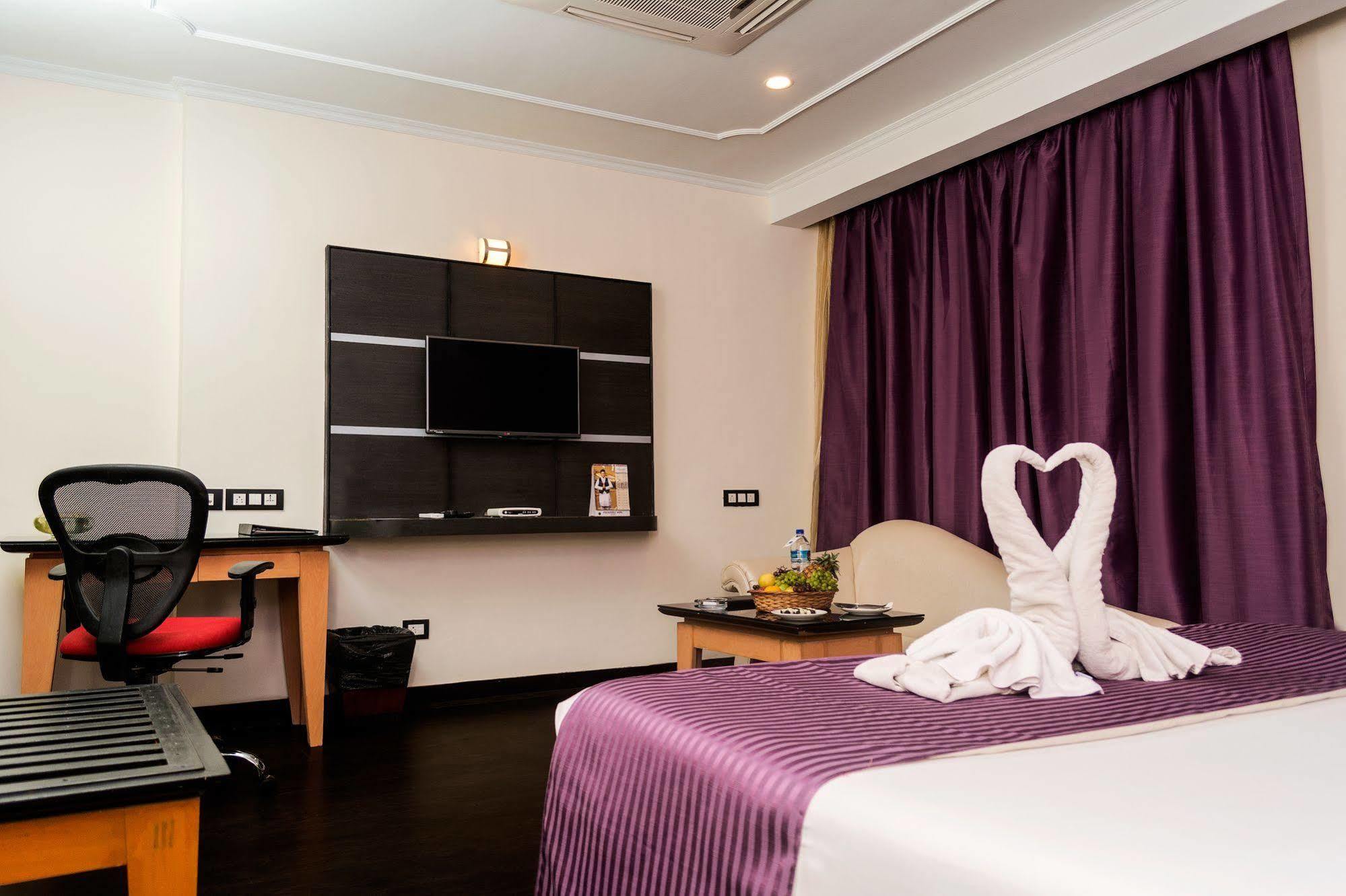 Indismart Hotel Calcutta Eksteriør billede