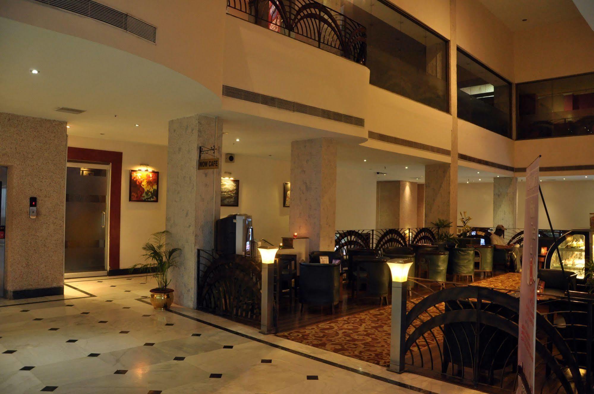 Indismart Hotel Calcutta Eksteriør billede