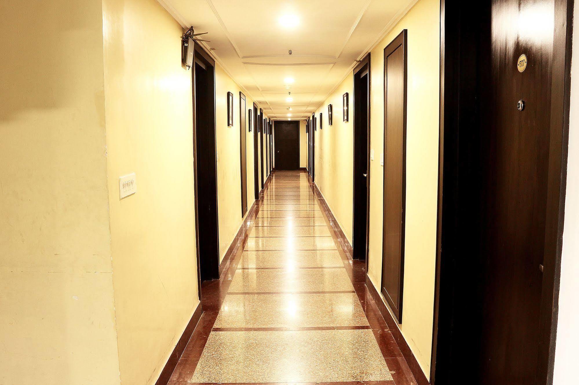 Indismart Hotel Calcutta Eksteriør billede